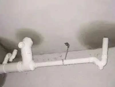 丁青卫生间测漏水的几种情景